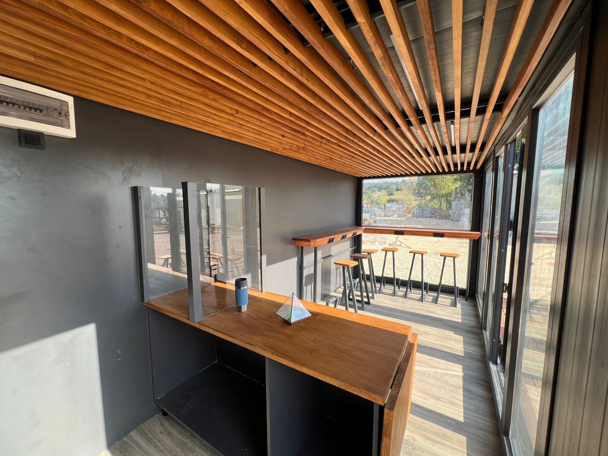 CAFE HAUS mit Terasse & Veranda 240×600